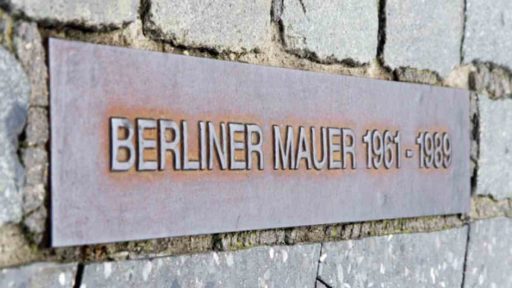 Dopo la caduta del Muro di Berlino nel 1989, diverse sezioni della storica barriera